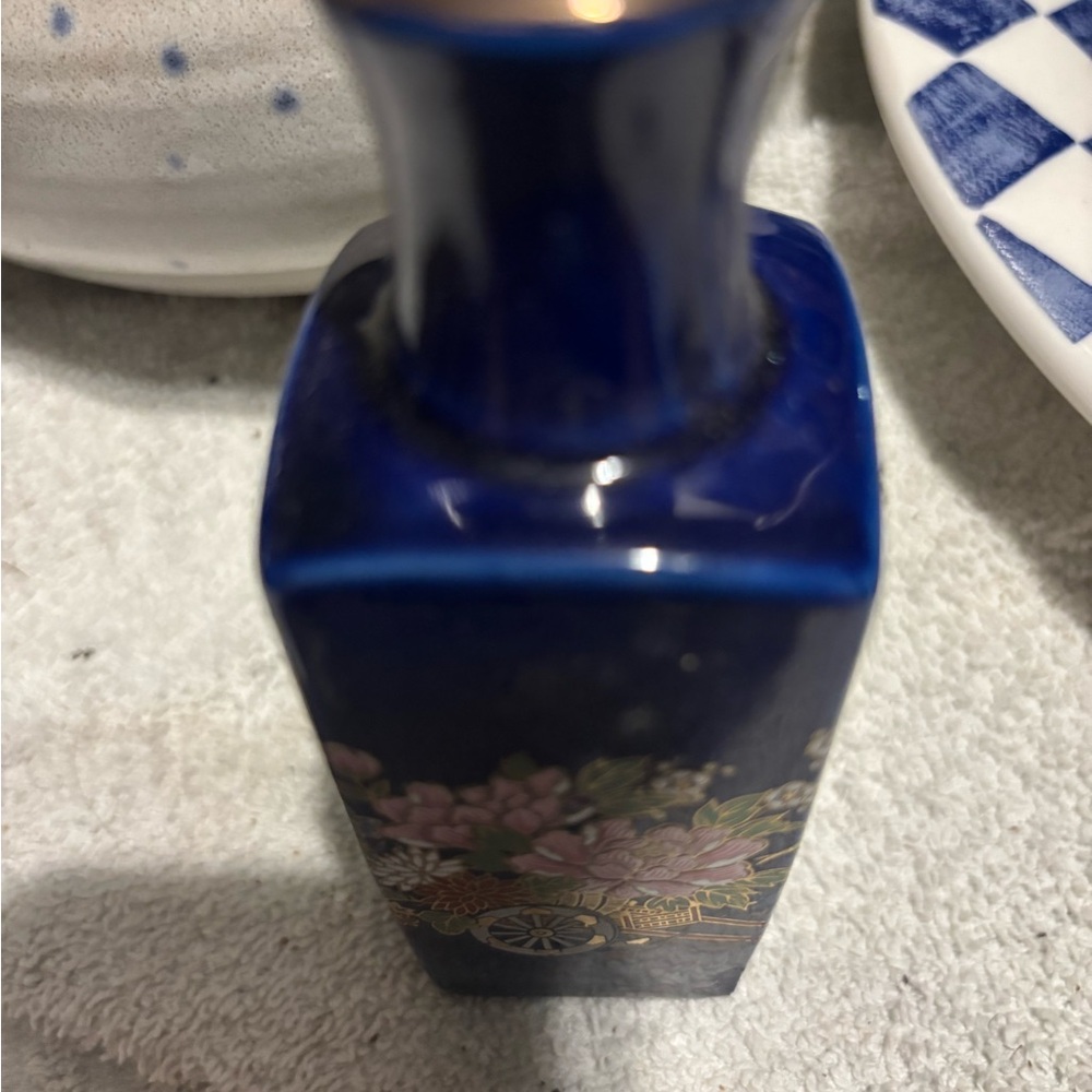 Elegant Blue Floral Vase